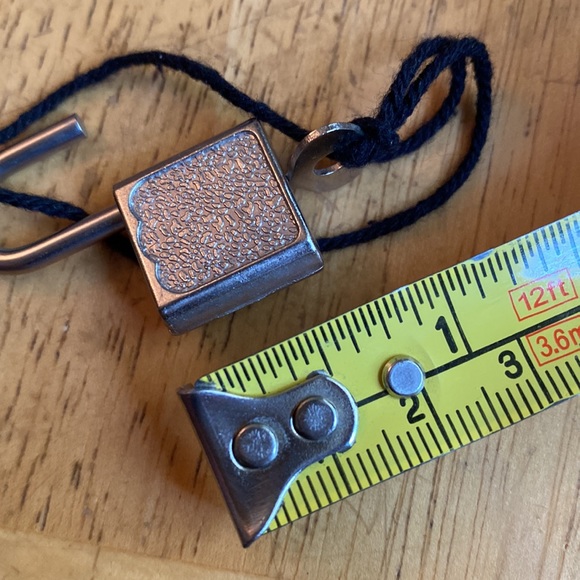 The lock in pre-owned condition, silver tone - Picture 4 of 4